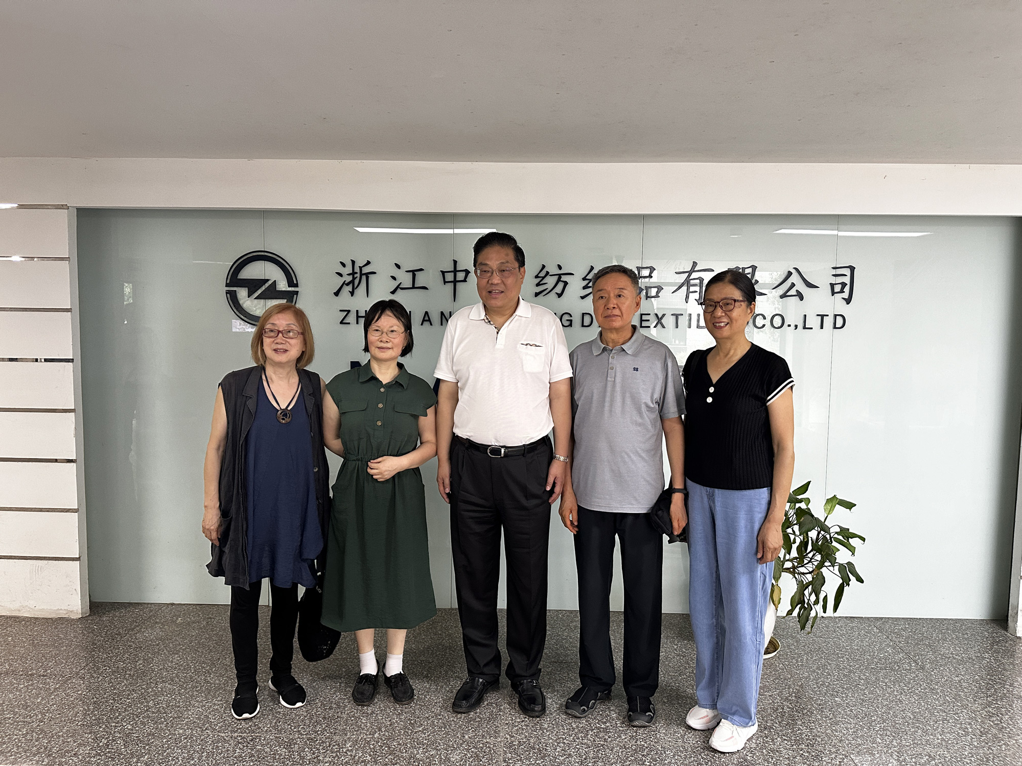 1725960607615618.jpg 1725960607615618.jpg